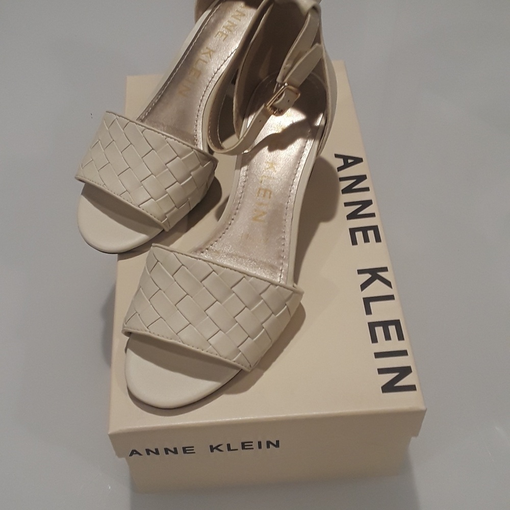 Anne Klein Woman Shoe
